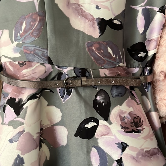 Floral belted dress and pink jacket - Picture 2 of 8